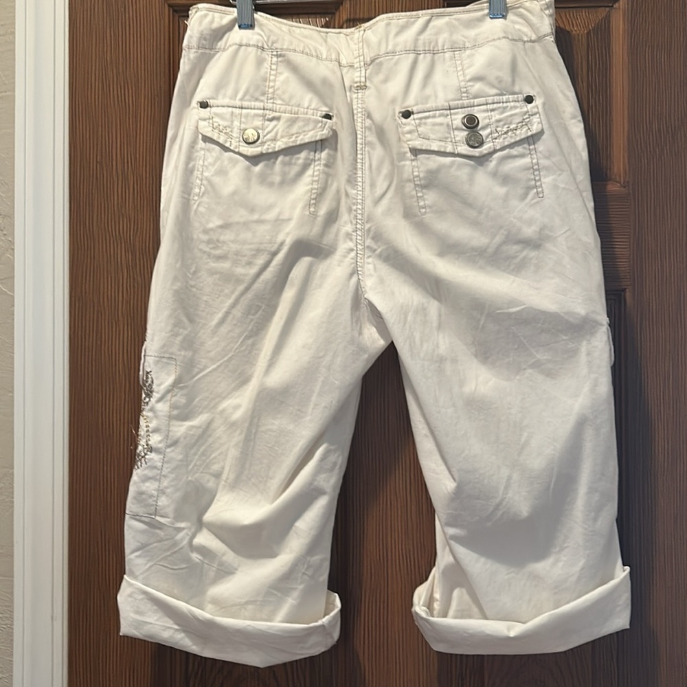 Cache Capris - Picture 10 of 10